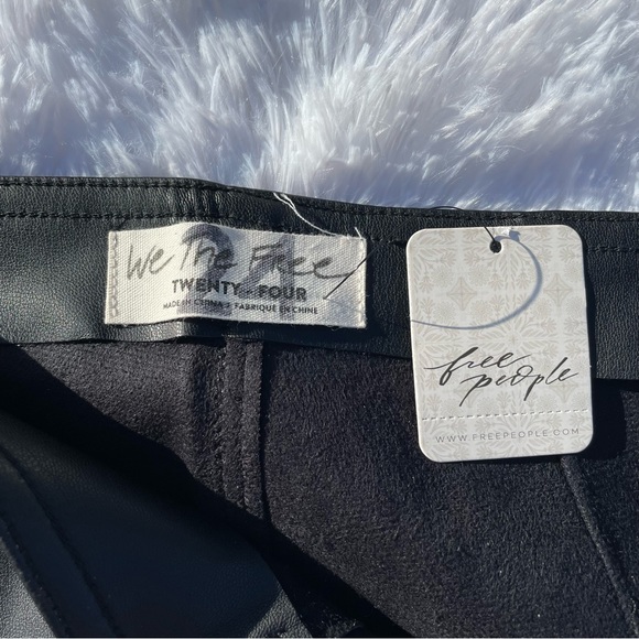 NWT FREE PEOPLE FUAX LEATHER VEGAN BLACK SKINNY LEG PANTS SIZE 24 - Picture 4 of 11